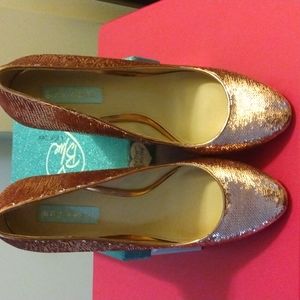 Ladies pink sequin pumps